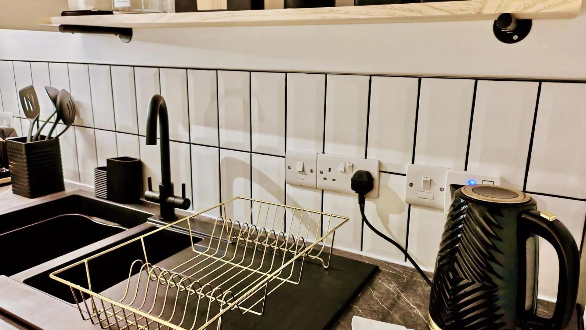 Contractor-Friendly 2-Bed Apartment - Fast Wifi And Free Overnight Parking Exeter